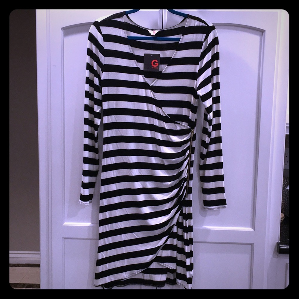 ⭐️SOLD⭐️ Wrap dress - Picture 2 of 5